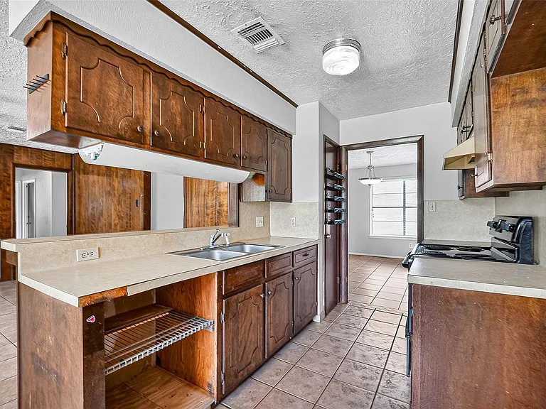 3602 Cedarcrest Dr — Photo 6