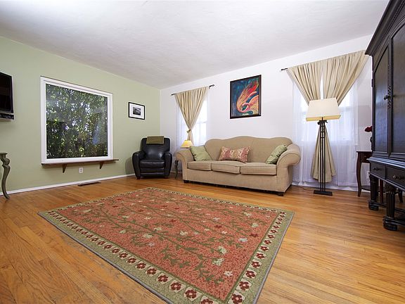 5th image of 4322 Alamo Dr