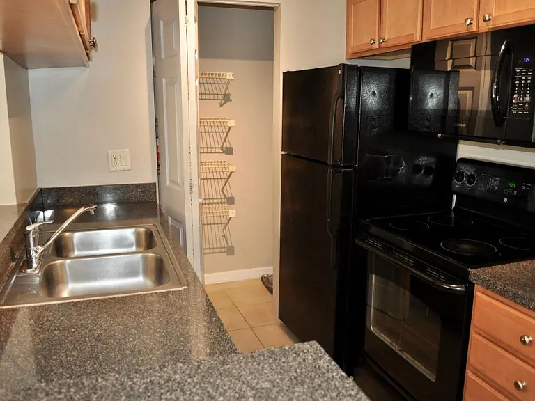 202-314 Lake Parsons Grn #202 — Photo 6