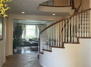 12 Mar Vis, Irvine, CA 92602