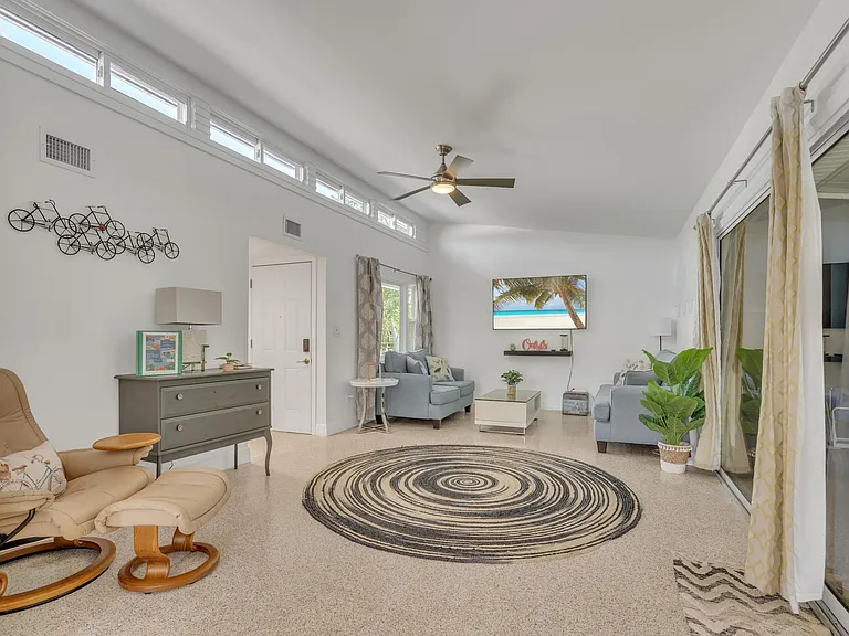 2414 Nassau St — Photo 12