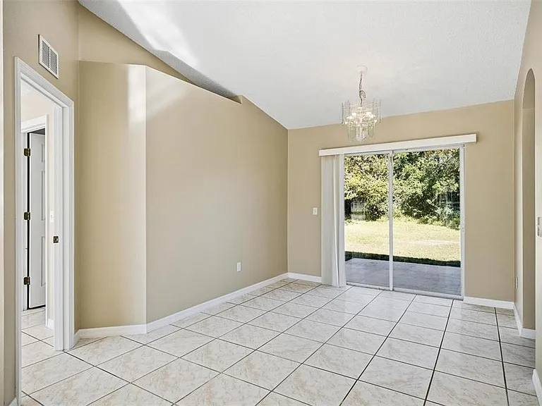 106 La Mancha Dr — Photo 8