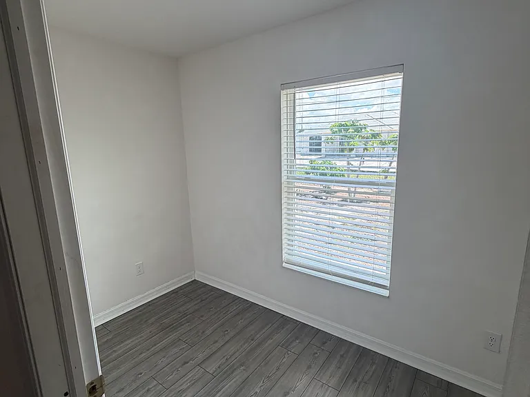 2019 NW 16th Pl — Photo 14