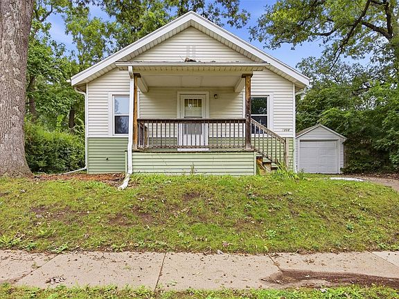 2nd image of 1008 Daniels St NE