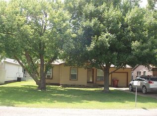 1503 Lynn St, Bonham, TX 75418