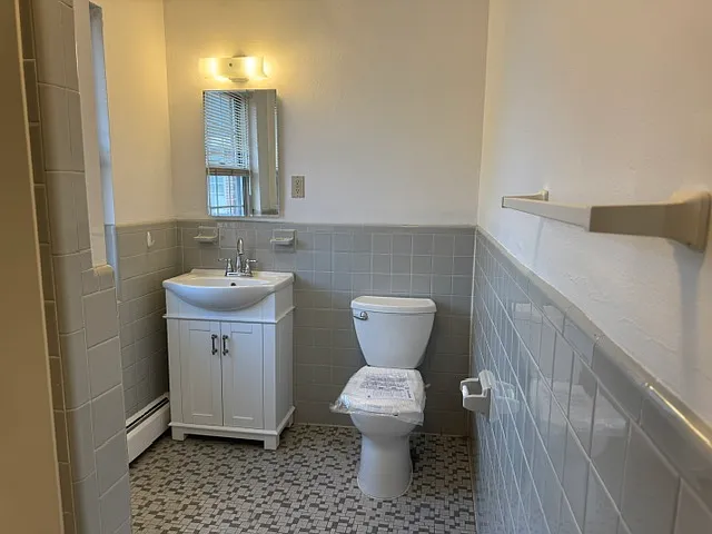 300 Main St #10 — Photo 8