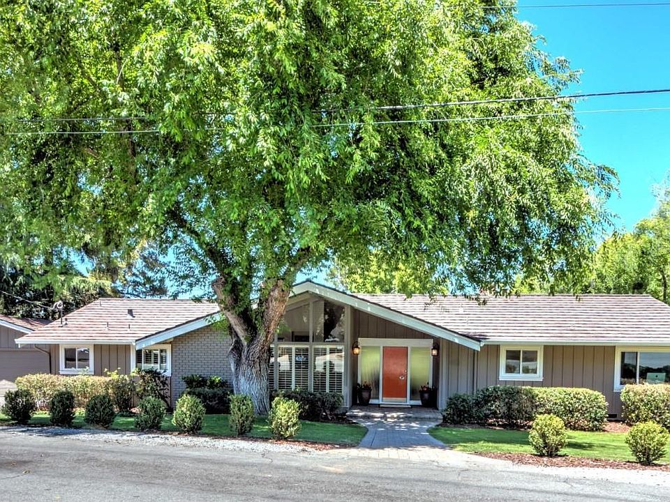 1st image of 353 Crest Dr
