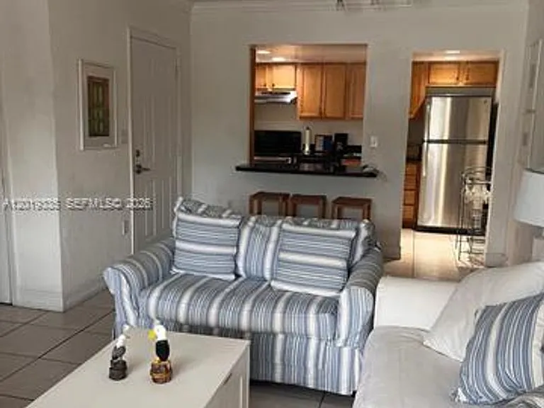 290 Sunrise Dr #208 — Photo 3