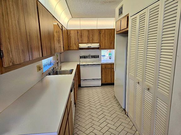 3rd image of 13669 Date Palm Court #A