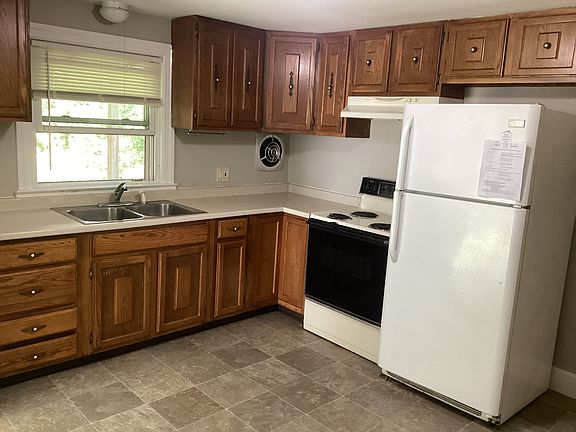 3rd image of 120 Belchertown Rd Room 120A-1