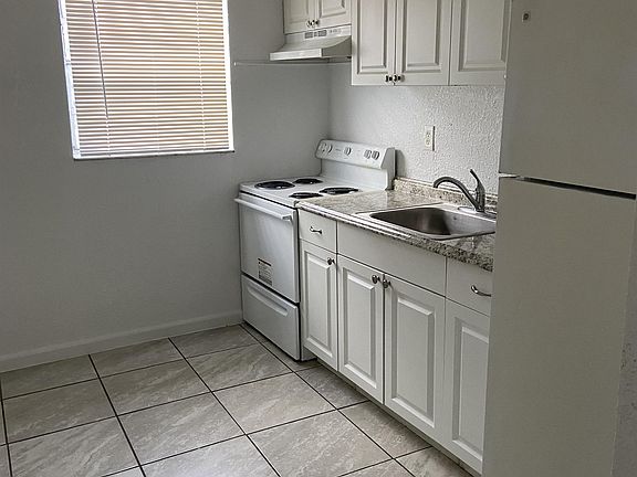5th image of 922 NW 2nd St #3