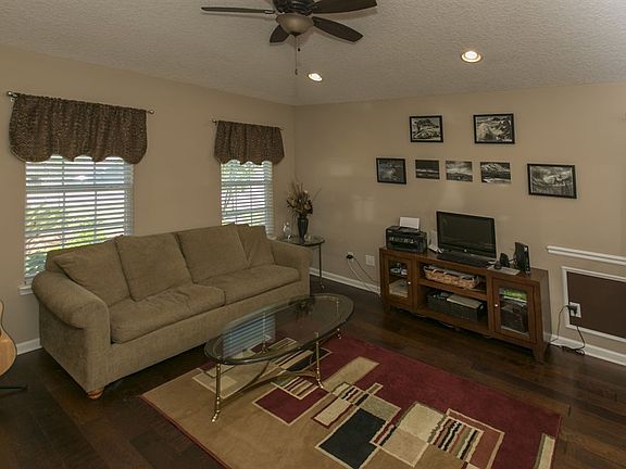 4th image of 105 Longwood St