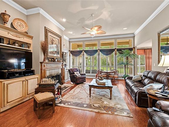 4th image of 451 Autumnwood Rd