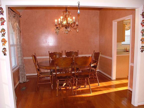 2nd image of 4001 Linden Ct