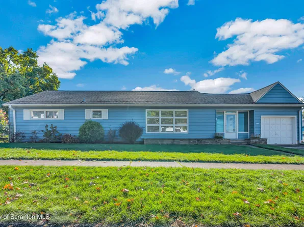 8 Webster Dr, Dunmore, PA 18509