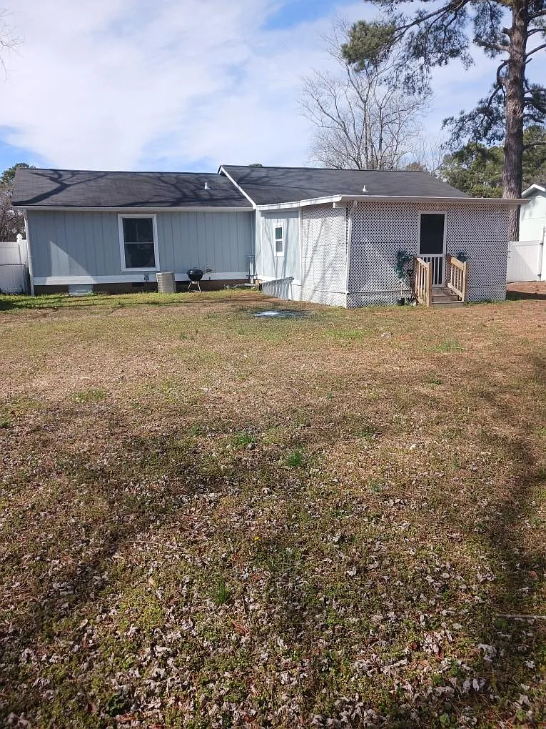 1615 Lawhorne Dr — Photo 2