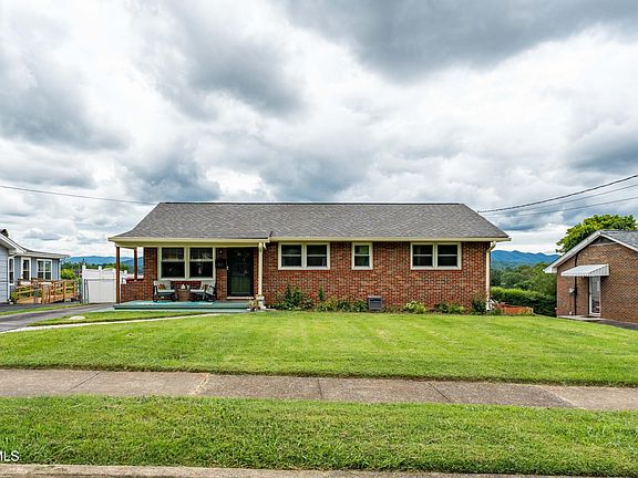 3rd image of 311 Greenway Dr