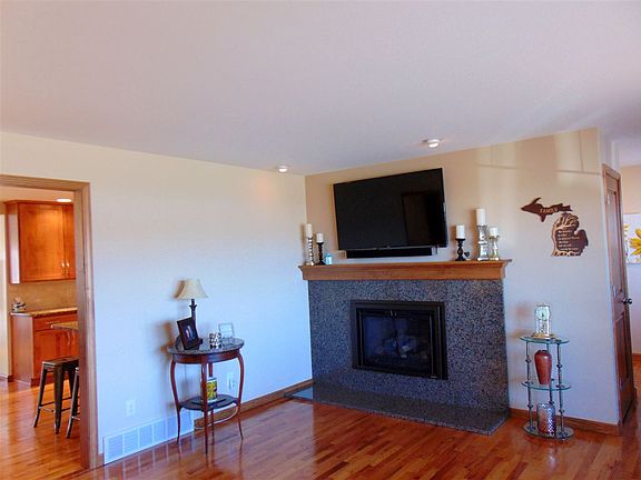 3rd image of 3460 Fairway Dr