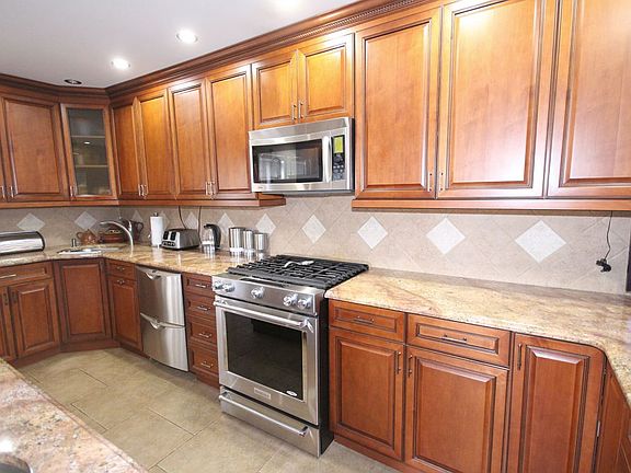 4th image of 63 Evans St