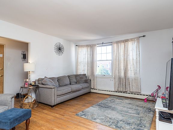 2nd image of 2427 W Farragut Ave APT 3A
