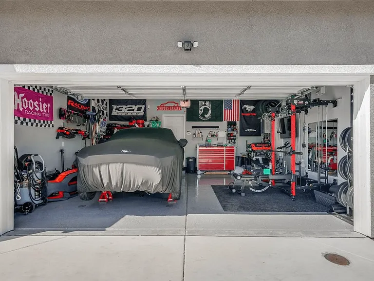 1303 Niemann St — Photo 2