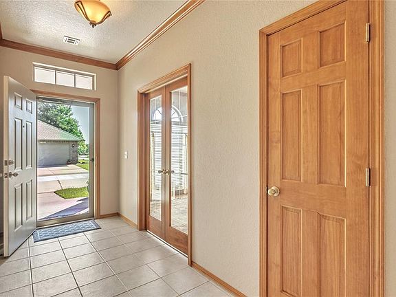 3rd image of 16013 Sonoma Dr