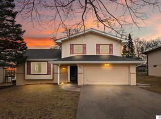 2804 Greensboro Ave, Bellevue, NE 68005