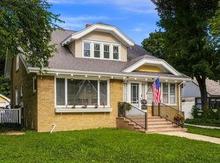 W65N780 Washington AVENUE, Cedarburg, WI 53012