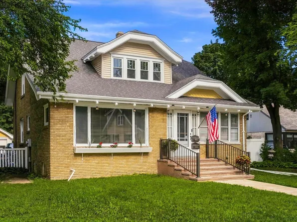 W65N780 Washington AVENUE, Cedarburg, WI 53012
