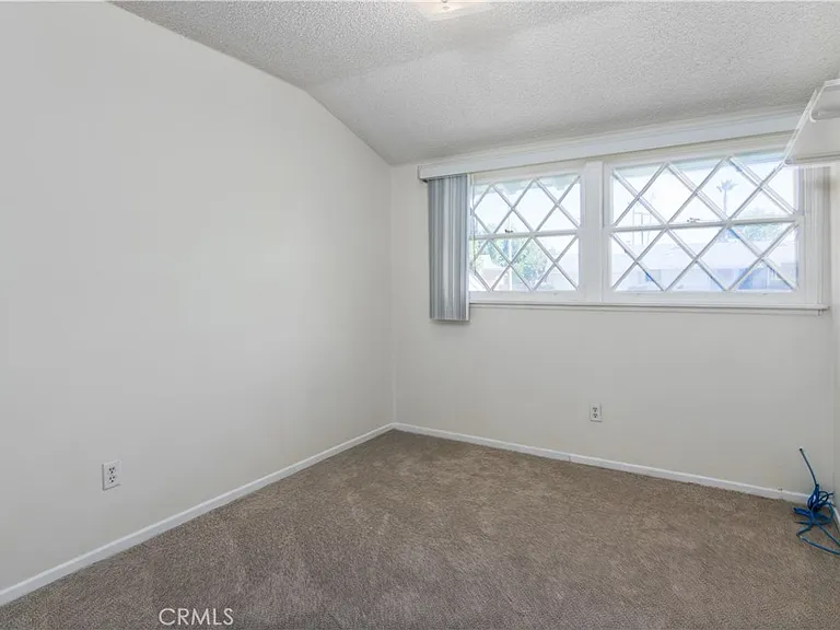 11543 Swinton Ave — Photo 15