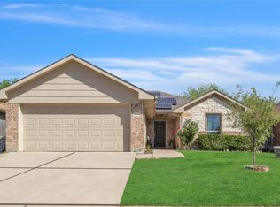 3141 Royal Crest Dr, Fort Worth, TX 76140
