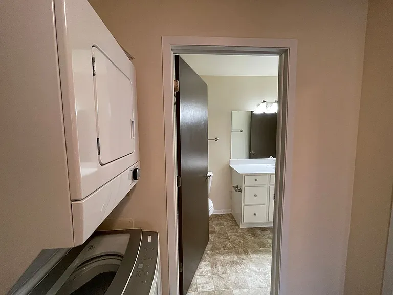 Wingra West Apartments — Photo 42