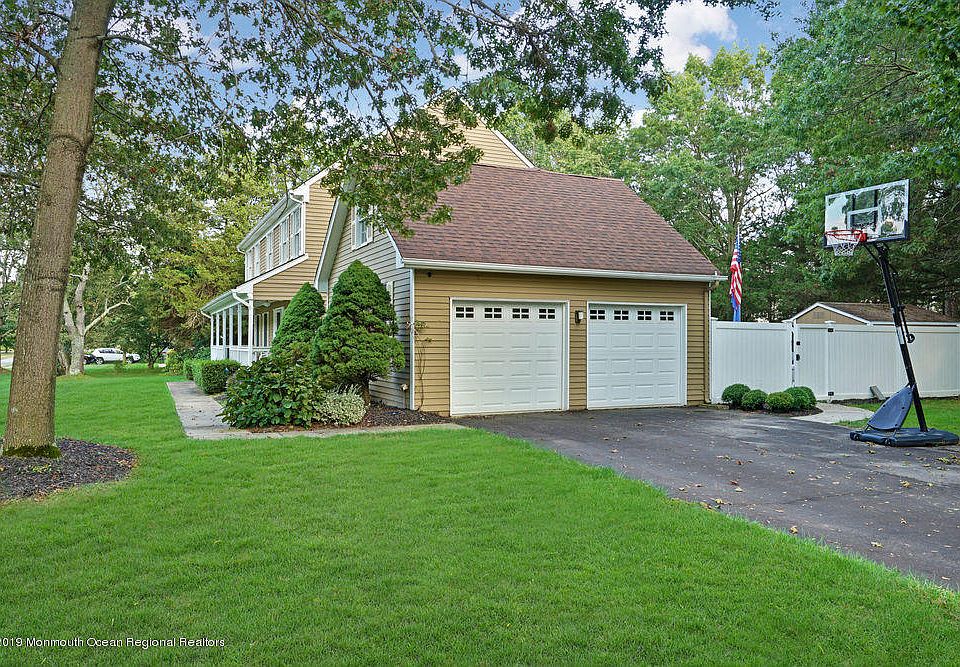 2nd image of 1233 Fox Hollow Dr