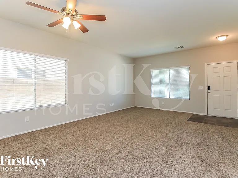 617 E Payton Cir — Photo 6