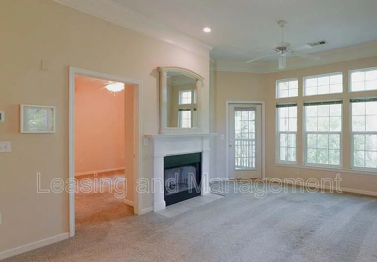 1035 Telfair Way — Photo 2