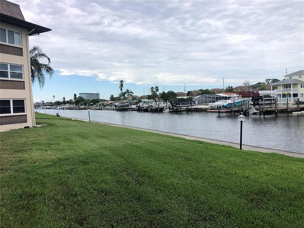 2 bed, 2.0 bath, 1388 sqft, $1,525 — Photo 3