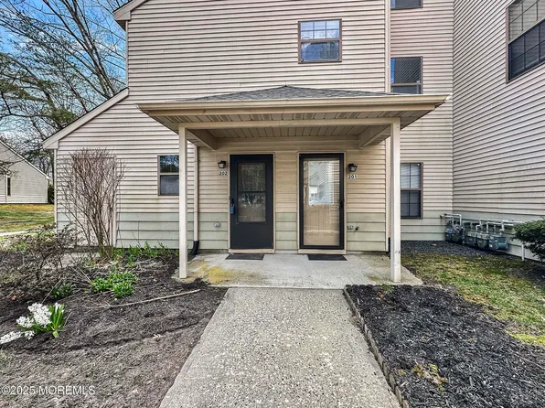 202 Pine Meadow Court, Jackson, NJ 08527