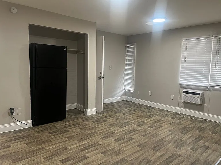 1592 Boston St — Photo 12