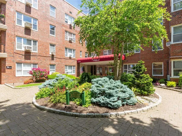 75 S Middle Neck Road #3T, Great Neck, NY 11021