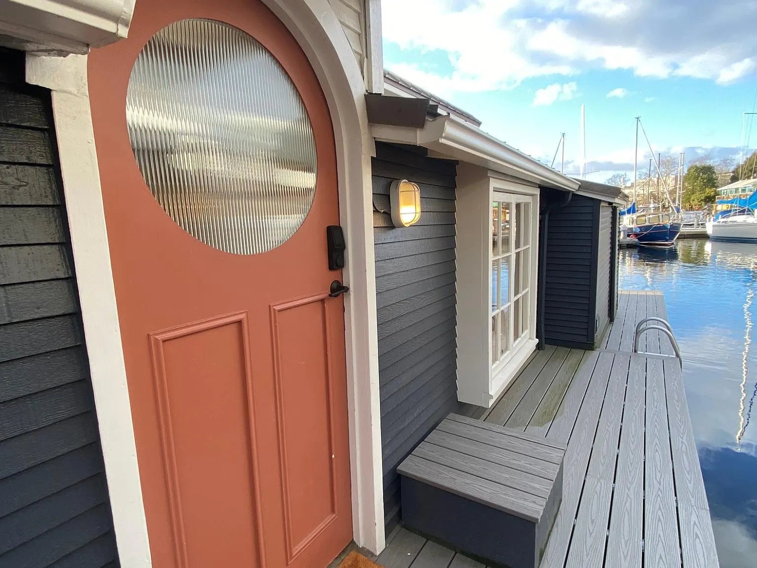 1409 NE Boat St — Photo 1