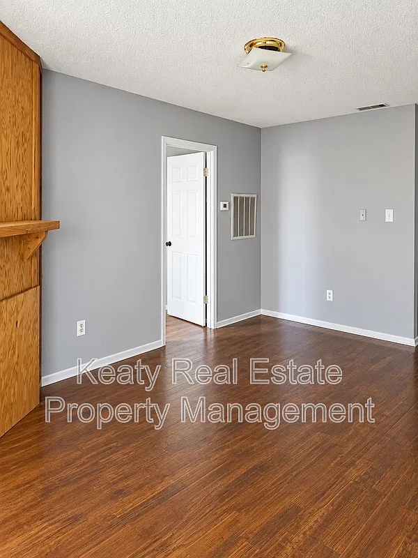 108 Meudon St — Photo 3