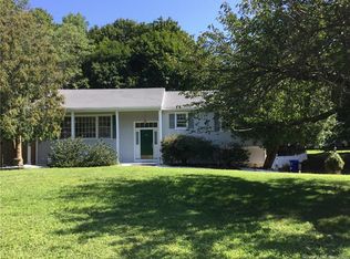 2 E Meadow Ln, Norwalk, CT 06851