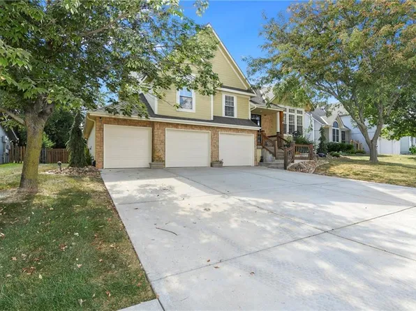 2312 SW Tracker Ln, Lees Summit, MO 64082