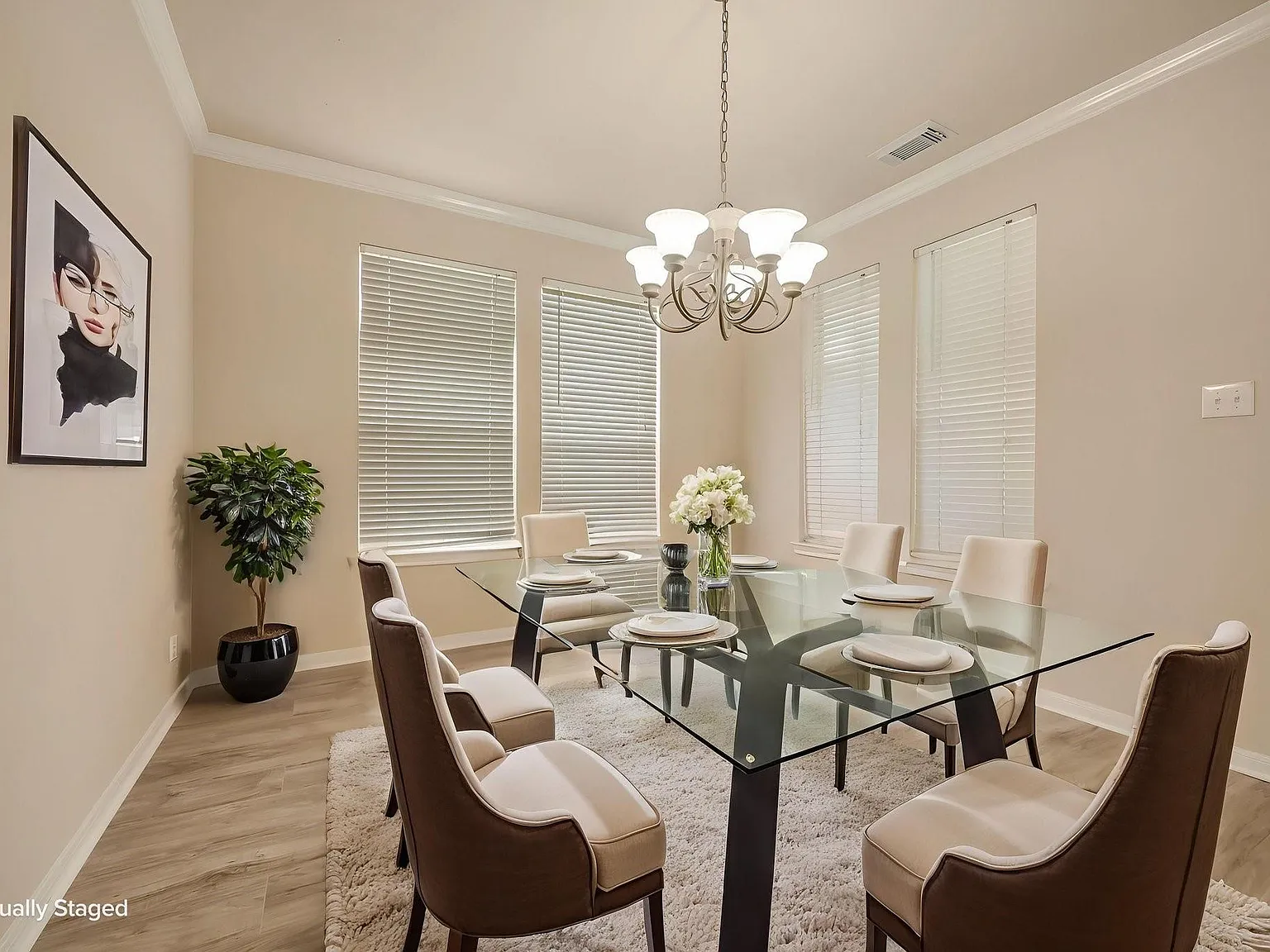 4 bed, 2.5 bath, 2540 sqft, $2,400 — Photo 4