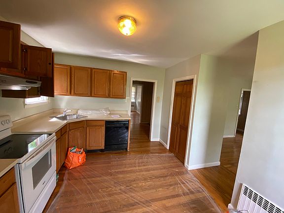 5th image of 200 Buttonwood Ave Floor 2