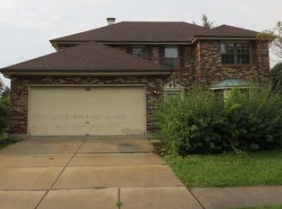 205 Ashford Ln, Westmont, IL 60559