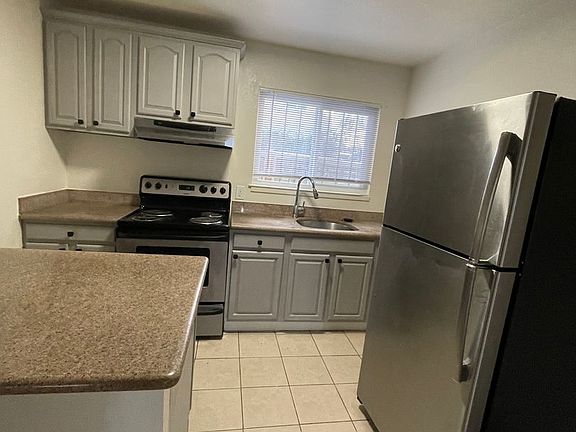 2nd image of 816 37th St APT C
