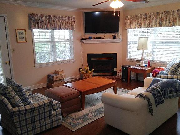 2nd image of 69 Chateau Ln