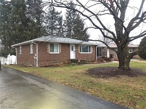 2nd image of 229 Notre Dame Ave