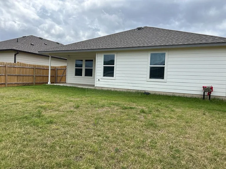 1319 Iron Horse Dr — Photo 23